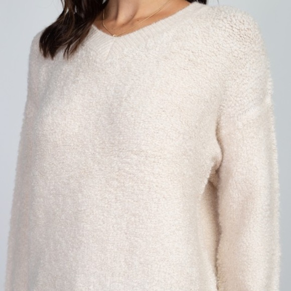 NWT Teddy V-Neck Pullover - Picture 3 of 3